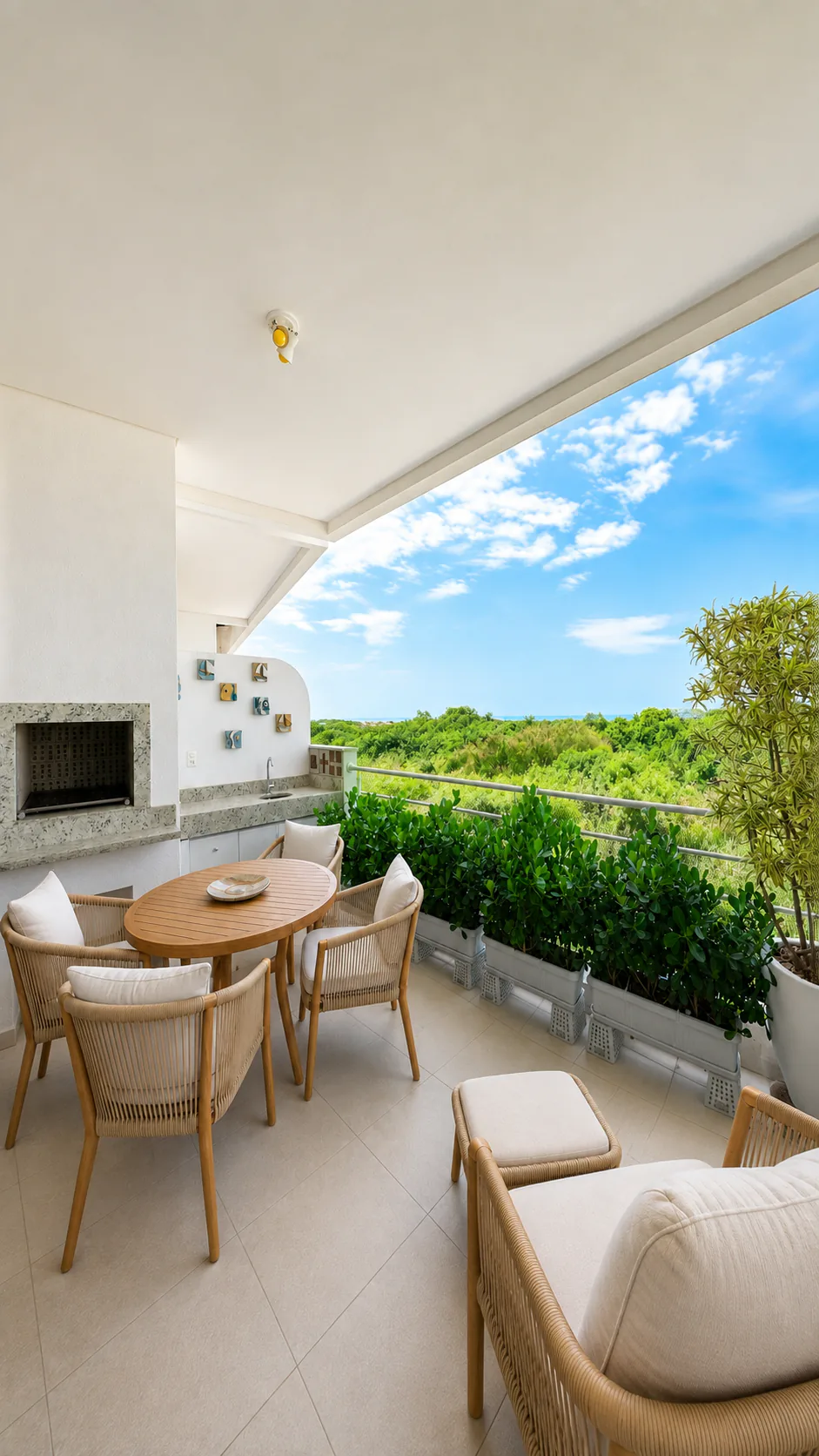 Apartamento com varanda e vista para a natureza